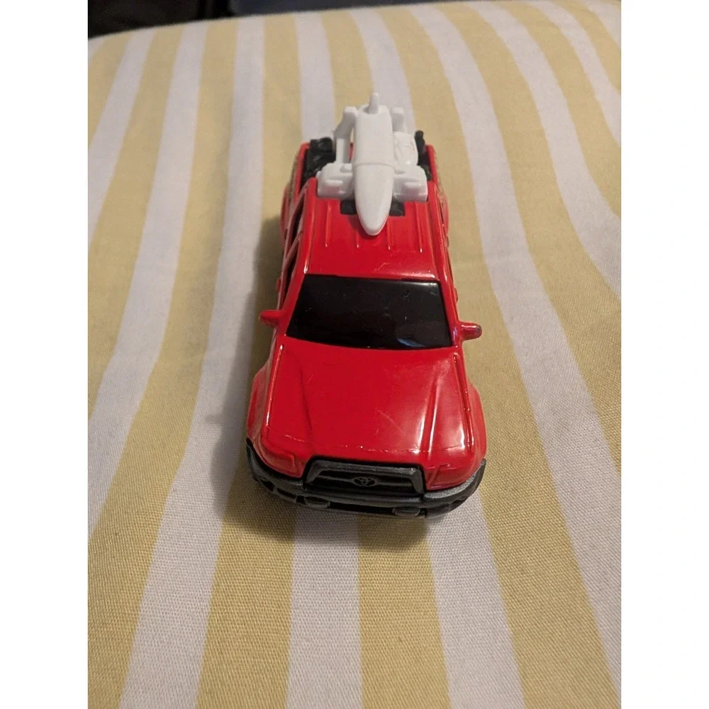 Matchbox 2014 Toyota Tacoma Lifeguard Red Heroic Rescue 1:64 Diecast Truck #105